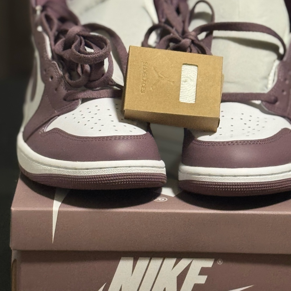 Air Jordan 1 Retro High OG Mauve